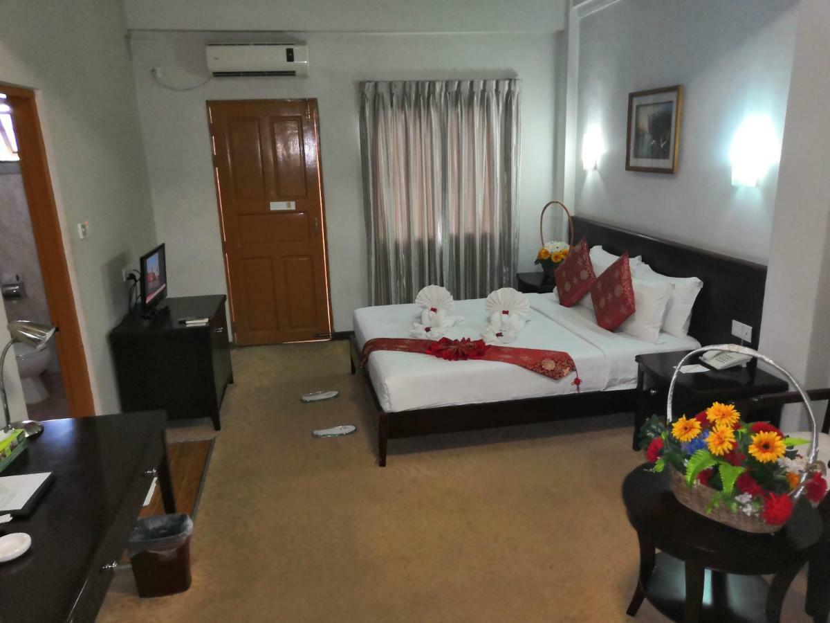Green Leaf Hotel Yangon Exterior foto